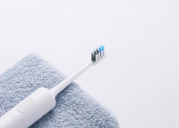 電動(dòng)牙刷聲波式與旋轉(zhuǎn)式哪個(gè)好？牙齒易敏感人群就選這款