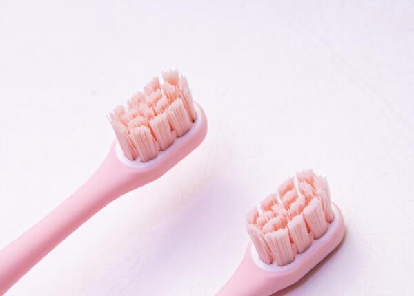 寶寶多大可以用電動(dòng)牙刷？寶寶不同年齡階段選擇牙刷方法