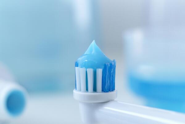 怎么區(qū)分聲波牙刷和電動(dòng)牙刷？辨別聲波電動(dòng)刷，重點(diǎn)看這三大方面即可