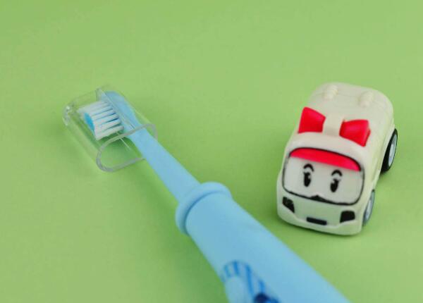 兒童用電動(dòng)牙刷和普通牙刷哪個(gè)好？選用兒童電動(dòng)牙刷的三大優(yōu)勢(shì)