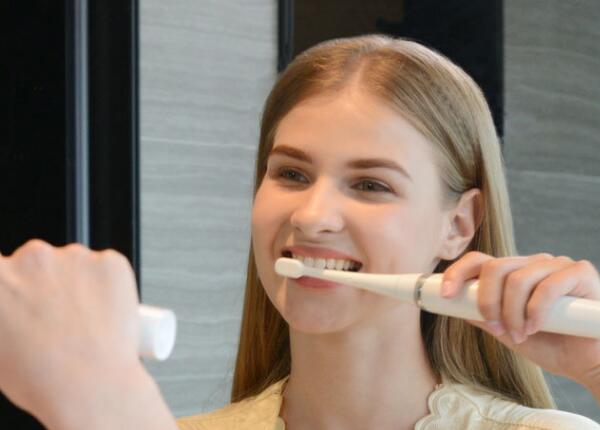 電動(dòng)牙刷能刷掉牙結(jié)石嗎？別傻傻覺(jué)得電動(dòng)牙刷無(wú)所不能了