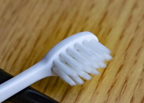 電動(dòng)牙刷刷毛彎曲變形