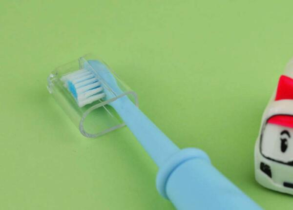 兒童用聲波震動(dòng)牙刷和旋轉(zhuǎn)牙刷哪個(gè)好？牙刷類型就該這樣挑！