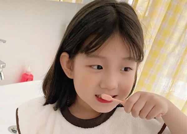 兒童用聲波震動(dòng)牙刷