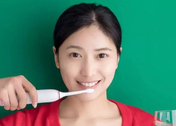 刷牙三連問(wèn)：刷牙要刷多久，為何刷牙總出血，要刷舌苔嗎？