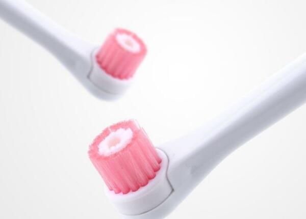 圓頭電動(dòng)牙刷傷牙齦嗎？電動(dòng)牙刷圓頭刷牙注意事項(xiàng)