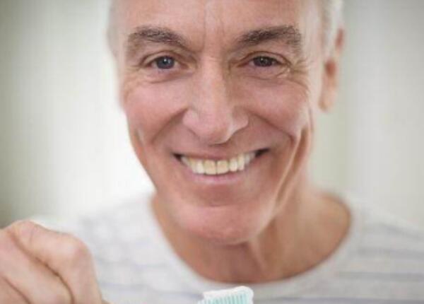 電動牙刷適合哪些人群？適合用電動牙刷的七大人群