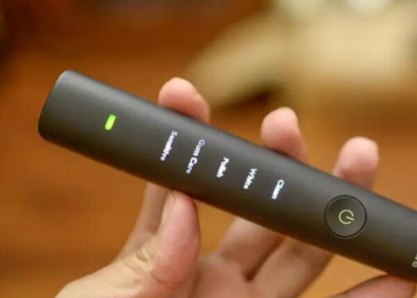 初次使用電動(dòng)牙刷怎么充電？初用電動(dòng)牙刷充電方法介紹