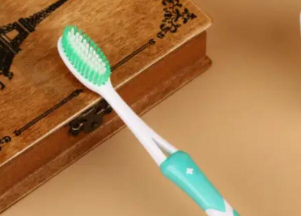 解密牙刷衛(wèi)生的正確方式 解密牙刷衛(wèi)生的正確方式