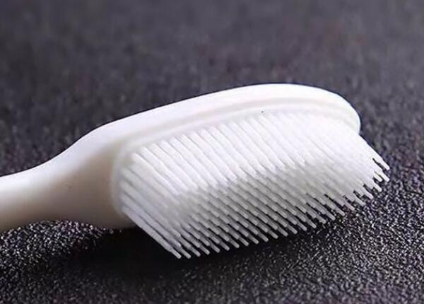 硅膠納米牙刷大頭好用嗎？硅膠納米牙刷優(yōu)勢與使用事項